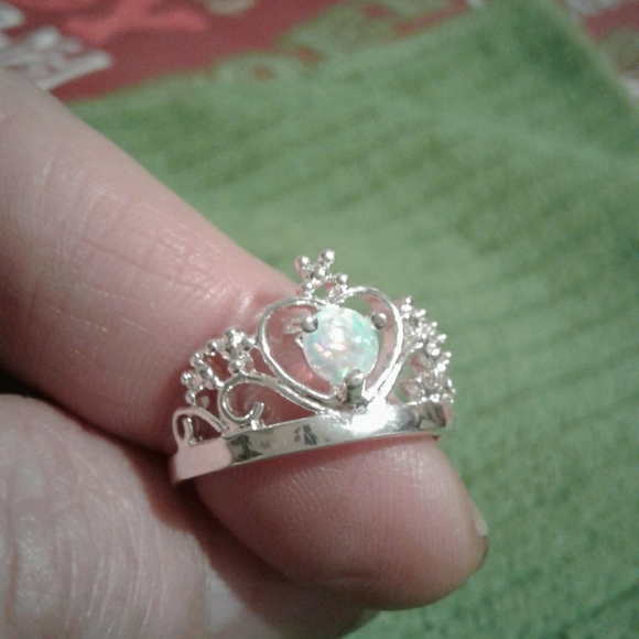 Opal and Silver size 8 ring - Picture 5 of 5